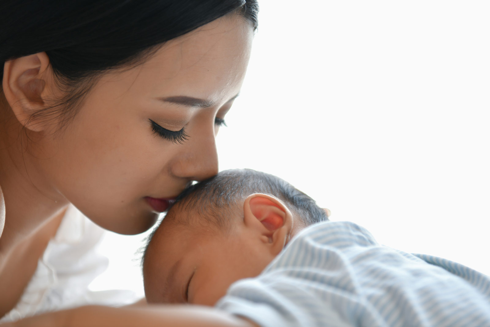 Mom with newborn baby from a successful pregnancy